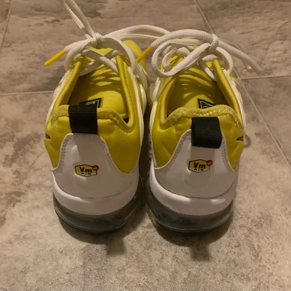 Nike Yellow and White Women's Sneakers - Picture 9 of 14